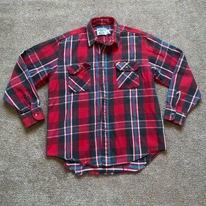 VTG 90’s Wrangler Red Plaid Flannel Shirt